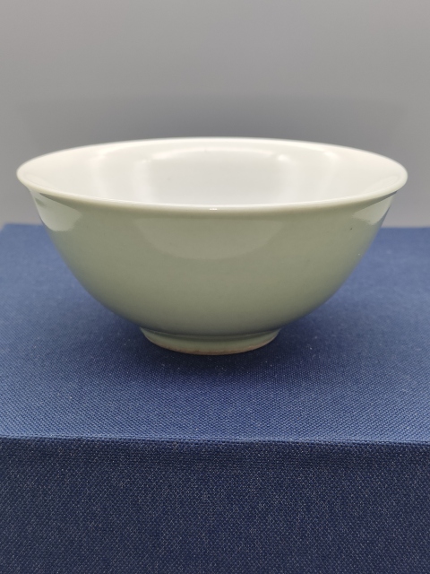 古玩陶瓷清末民國,素雅冬青釉茶碗拍賣,當前價格360元