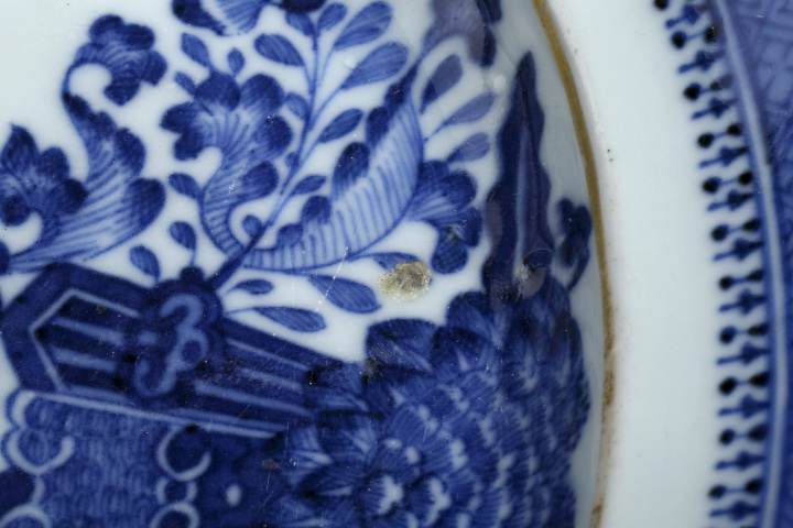 古玩陶瓷清中·青花八寶花卉紋橢圓盤
真品鑒賞圖