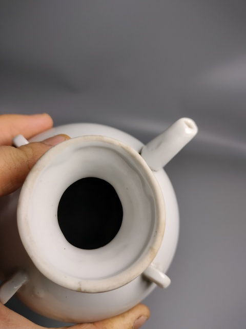 古玩陶瓷清末白釉三系執壺拍賣，當前價格298元