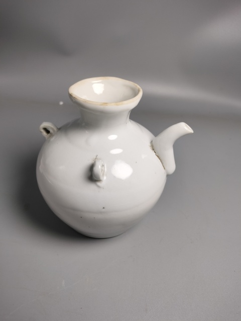 古玩陶瓷清末白釉三系執壺拍賣，當前價格298元