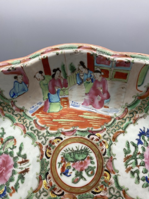 古玩陶瓷清中晚期廣彩西廂記花鳥人物海棠大盤拍賣，當前價格699元