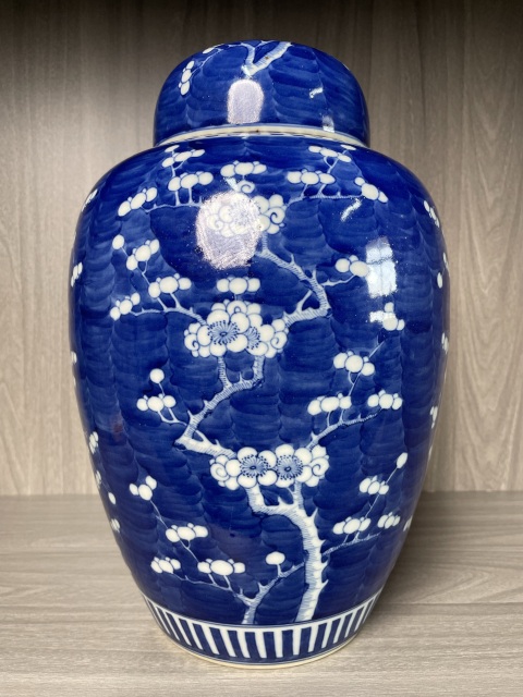 古玩陶瓷清晚期 極品青花冰梅紋大蓋罐拍賣(mài),當(dāng)前價(jià)格5900元