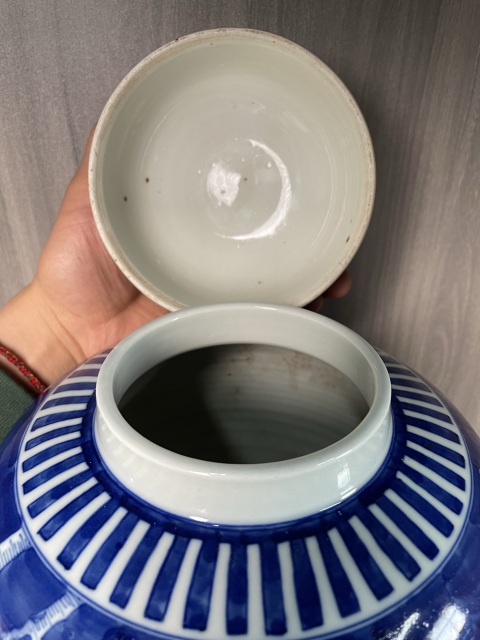古玩陶瓷清晚期 極品青花冰梅紋大蓋罐拍賣(mài),當(dāng)前價(jià)格5900元