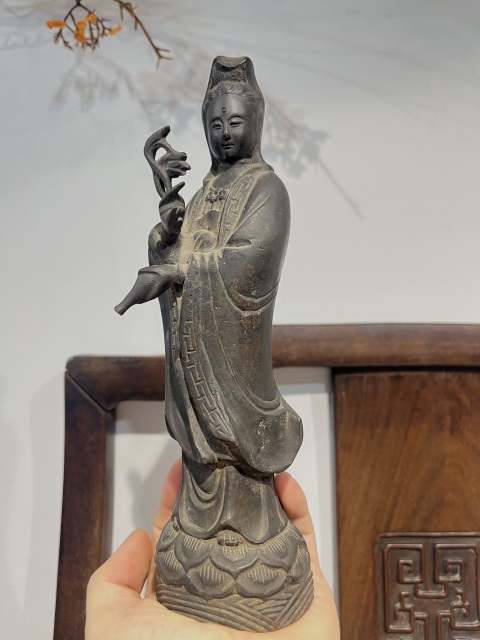 观音像，古銅製，時代物，高63cm，重8000克。