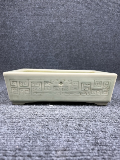 古玩陶瓷粉青釉刻花紋四方水仙盆拍賣,當前價格5888元