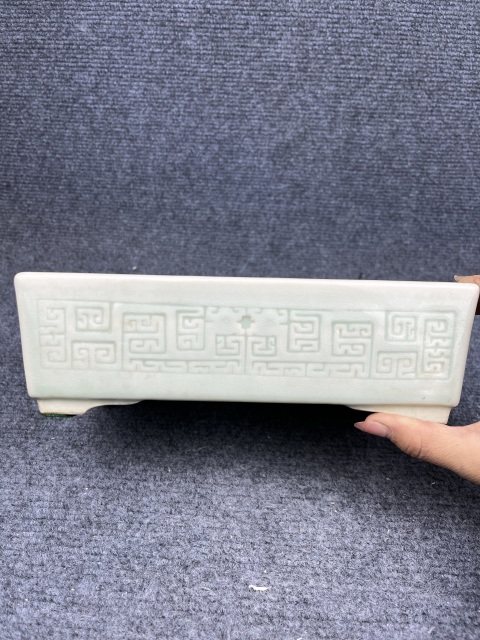 古玩陶瓷粉青釉刻花紋四方水仙盆拍賣,當前價格5888元