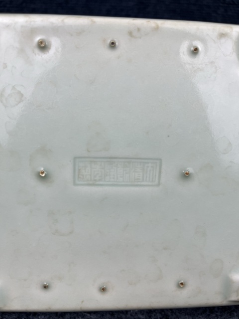 古玩陶瓷粉青釉刻花紋四方水仙盆拍賣,當前價格5888元