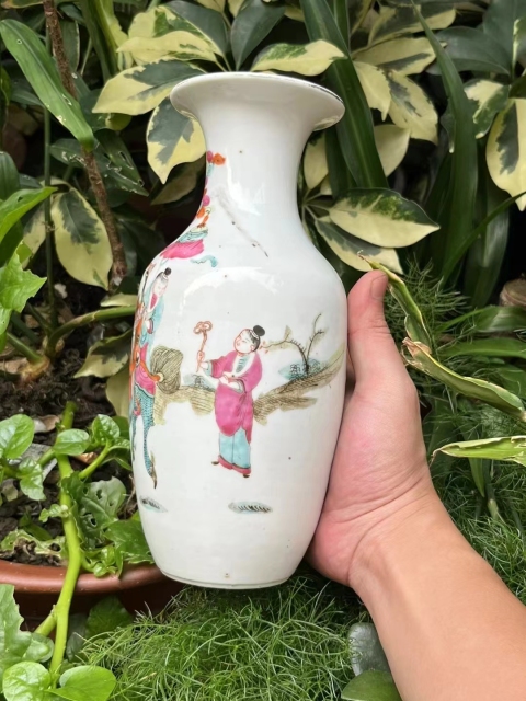 古玩陶瓷粉彩麒麟送子圖撇口瓶拍賣，當前價格5800元