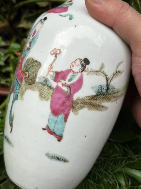 古玩陶瓷粉彩麒麟送子圖撇口瓶拍賣，當前價格5800元