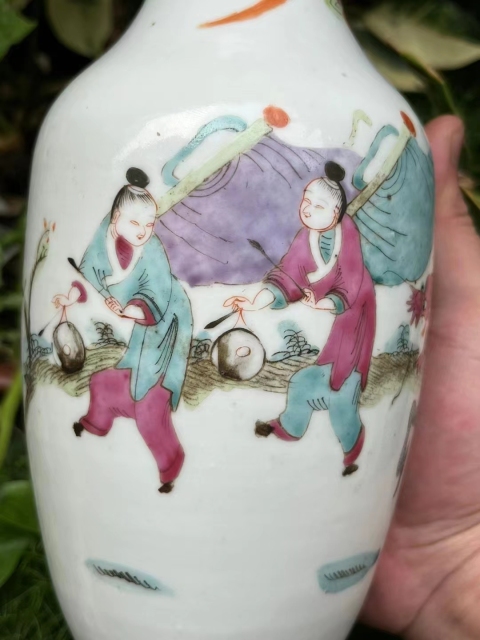 古玩陶瓷粉彩麒麟送子圖撇口瓶拍賣，當前價格5800元
