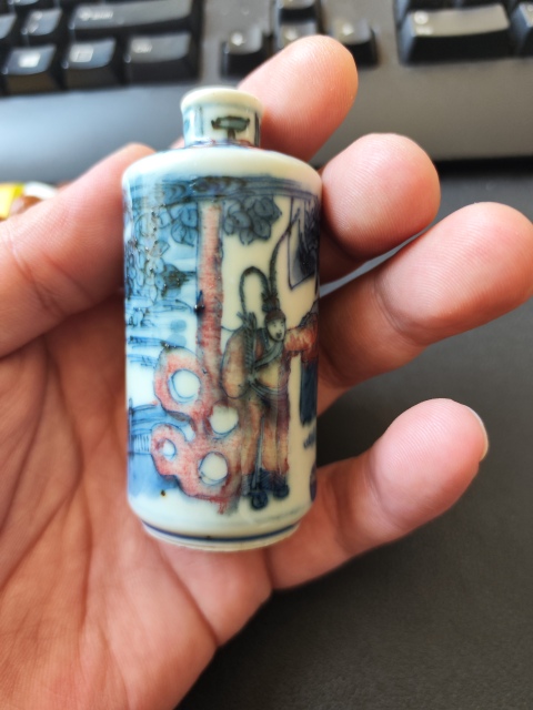 古玩陶瓷青花釉里紅鼻煙壺拍賣，當(dāng)前價(jià)格5800元