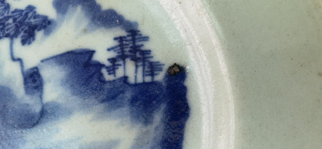 古玩陶瓷清中期豆青青花山水人物紋盤真品鑒賞圖
