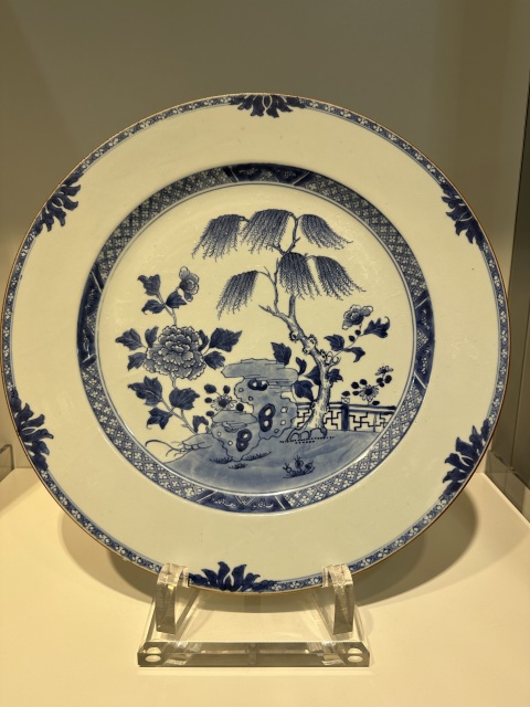 古玩陶瓷青花盤拍賣，當(dāng)前價(jià)格9800元