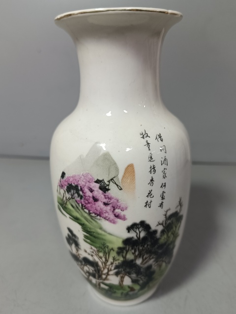 古玩陶瓷山水紋瓶拍賣,當前價格100元