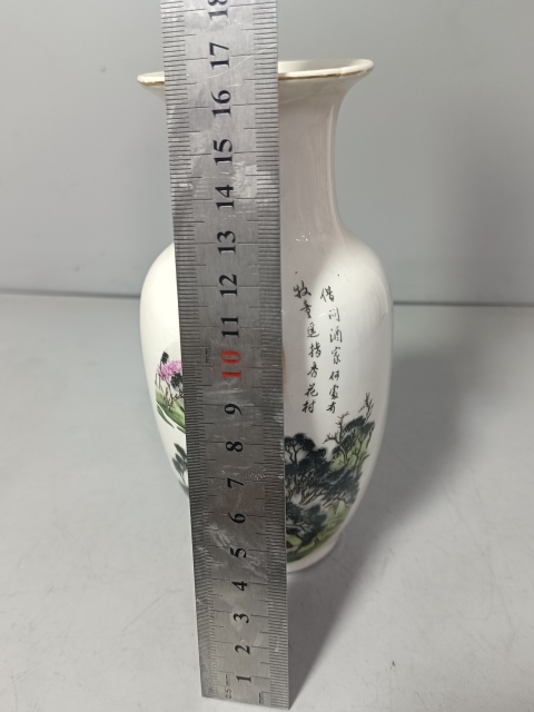 古玩陶瓷山水紋瓶拍賣,當前價格100元