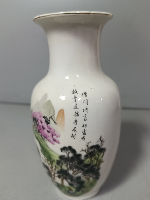 古玩陶瓷山水紋瓶拍賣,當前價格100元