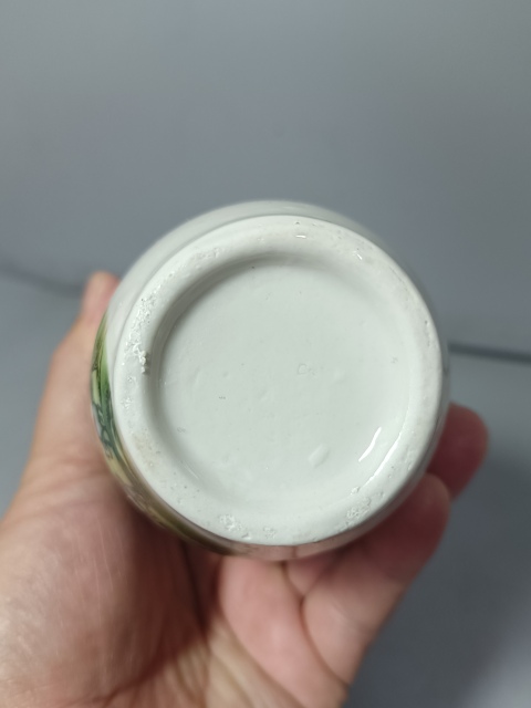 古玩陶瓷山水紋瓶拍賣,當前價格100元