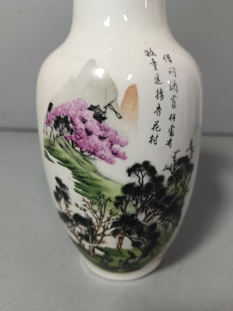 古玩陶瓷山水紋瓶拍賣,當前價格100元