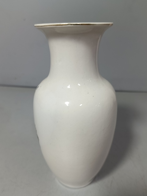 古玩陶瓷山水紋瓶拍賣,當前價格100元