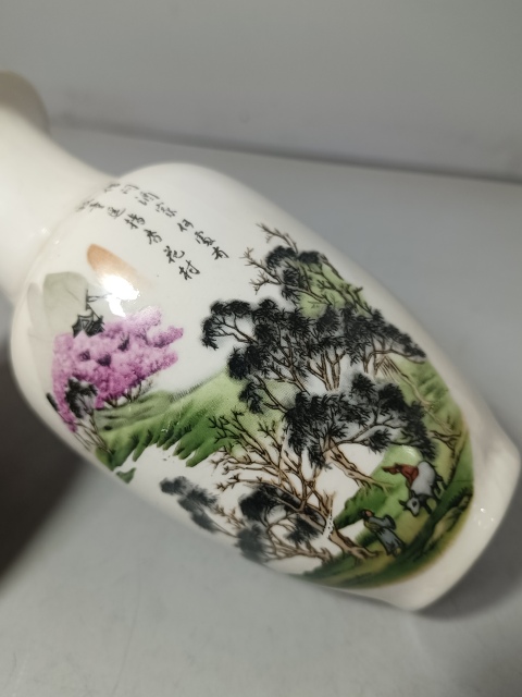 古玩陶瓷山水紋瓶拍賣,當前價格100元