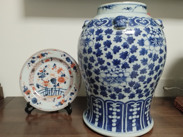 古玩陶瓷清中晚期青花纏枝蓮紋將軍罐拍賣,當(dāng)前價(jià)格3400元