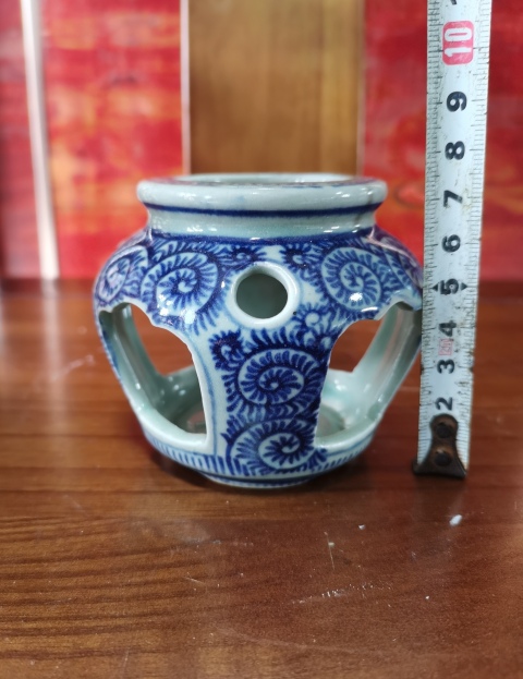 古玩陶瓷民國創匯青花蔓草鏤空魚穿拍賣,當前價格158元