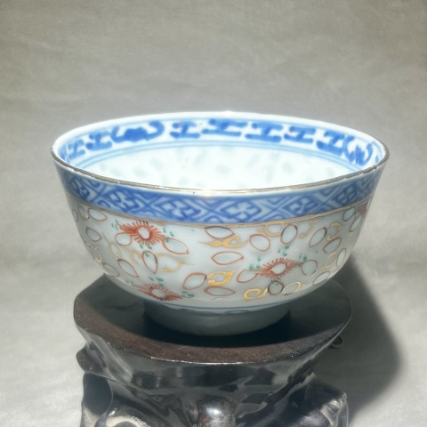 古玩陶瓷實物鑒真 小康全品 青花加彩花卉紋玲瓏瓷茶圓拍賣，當前價格1280元