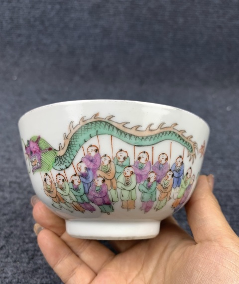 古玩陶瓷粉彩百子圖碗拍賣，當(dāng)前價格2288元