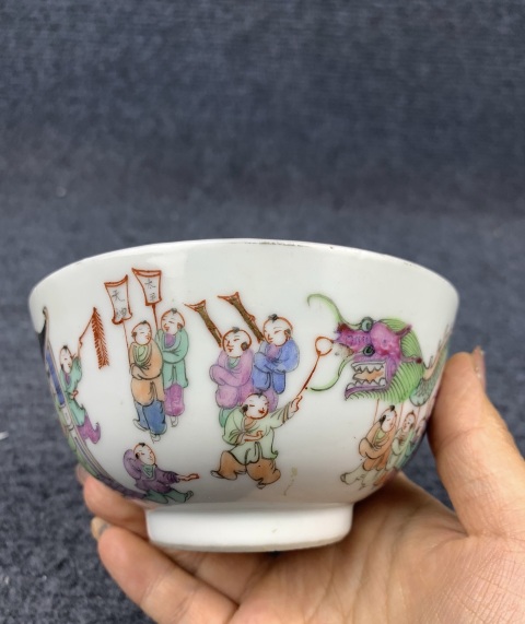 古玩陶瓷粉彩百子圖碗拍賣，當(dāng)前價格2288元