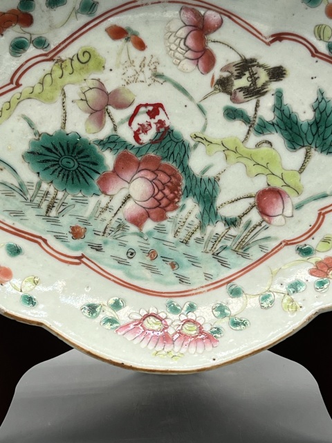古玩陶瓷廣東文物公司80年代庫出 清同治粉彩荷塘翠鳥海棠盤拍賣，當前價格792元