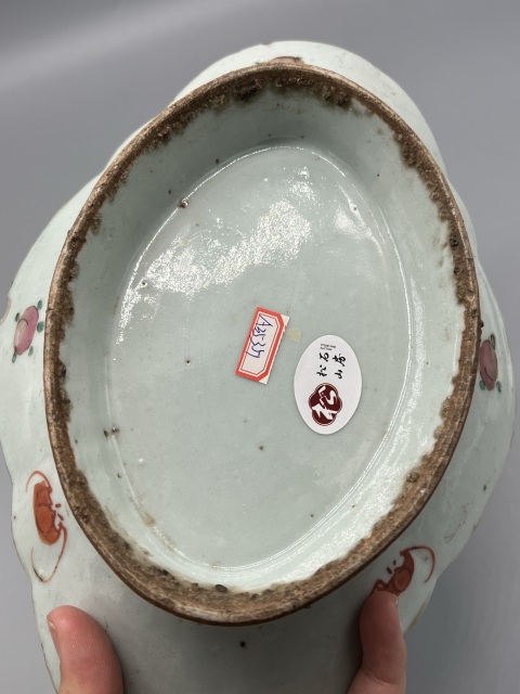 古玩陶瓷廣東文物公司80年代庫出 清同治粉彩荷塘翠鳥海棠盤拍賣，當前價格792元