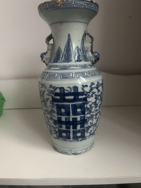 域鉴古玩】缠枝花囍字纹青花瓶拍卖价格/图片/值多少钱