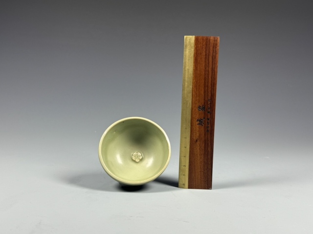 古玩陶瓷宋元 龍泉梅子青梅花杯拍賣，當前價格16000元