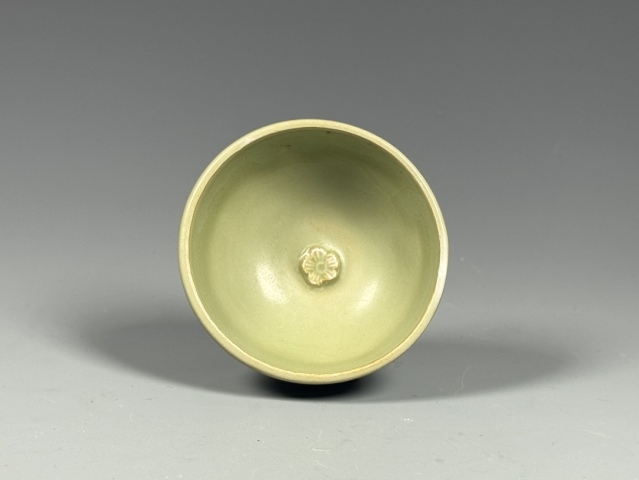 古玩陶瓷宋元 龍泉梅子青梅花杯拍賣，當前價格16000元