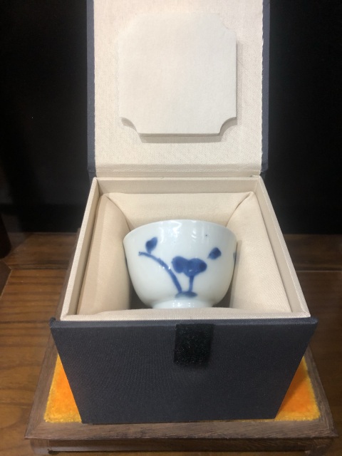 古玩陶瓷(精品主人杯)清-康熙-梅花型-漏彩青花主人杯拍賣,當前價格396元