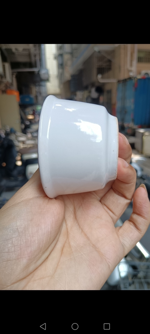 古玩陶瓷清末民初，白釉唇口杯拍賣，當前價格100元