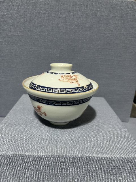 古玩陶瓷礬紅藍彩獅紋蓋碗拍賣，當前價格5500元
