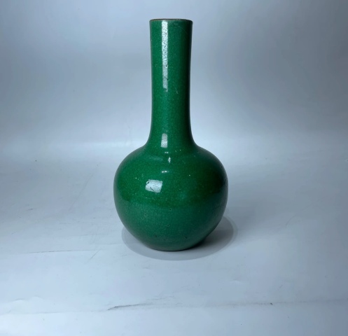 古玩陶瓷清咸豐魚子綠釉長頸賞瓶拍賣,當(dāng)前價(jià)格9999元
