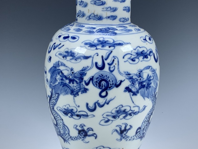 古玩陶瓷清晚期·青花雙龍戲珠紋蓋瓶拍賣，當(dāng)前價格4680元