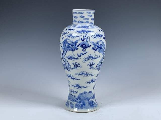 古玩陶瓷清晚期·青花雙龍戲珠紋蓋瓶拍賣，當(dāng)前價格4680元