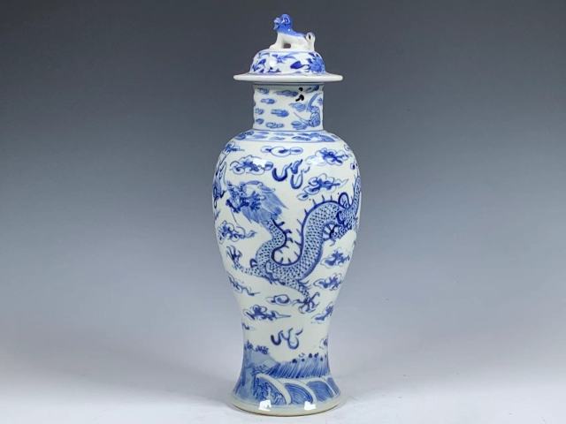 古玩陶瓷清晚期·青花雙龍戲珠紋蓋瓶拍賣，當(dāng)前價格4680元