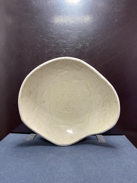 古玩陶瓷宋影青釉刻鹿紋杯托拍賣,當(dāng)前價格1380元