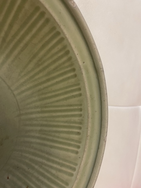 古玩陶瓷元末明初 龍泉窯花卉紋折沿大盤拍賣,當前價格25000元