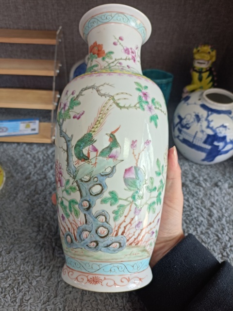 古玩陶瓷民國(guó)洞石錦雞花卉瓶拍賣(mài),當(dāng)前價(jià)格5888元
