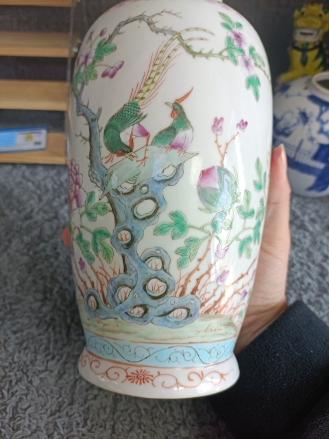 古玩陶瓷民國(guó)洞石錦雞花卉瓶拍賣(mài),當(dāng)前價(jià)格5888元