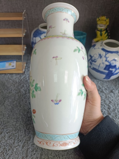 古玩陶瓷民國(guó)洞石錦雞花卉瓶拍賣(mài),當(dāng)前價(jià)格5888元