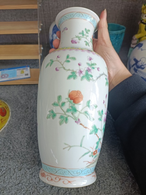 古玩陶瓷民國(guó)洞石錦雞花卉瓶拍賣(mài),當(dāng)前價(jià)格5888元