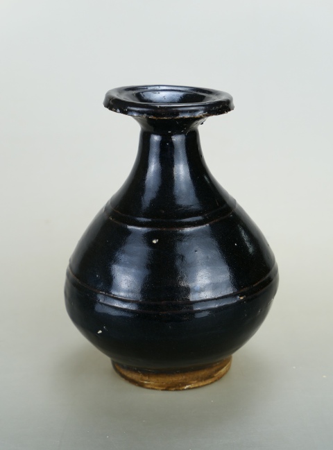 域鉴古玩】瓶中皇后.明清窑变黑釉弦纹玉壶春瓶（约1644年）拍卖