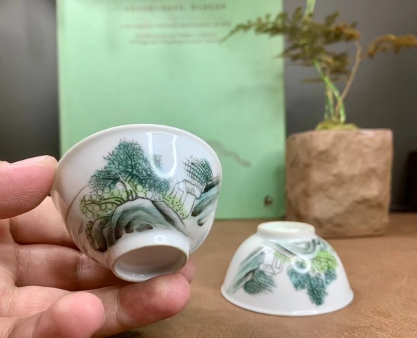 古玩陶瓷淺絳彩山水人物茶圓拍賣，當(dāng)前價(jià)格2300元