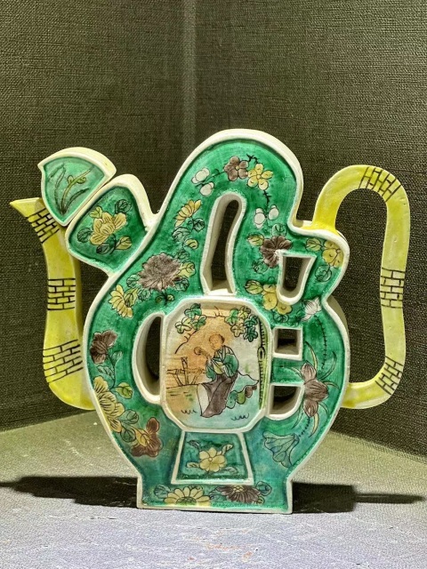 古玩陶瓷晚清福字吉語鏤空執(zhí)壺拍賣,當(dāng)前價格7200元